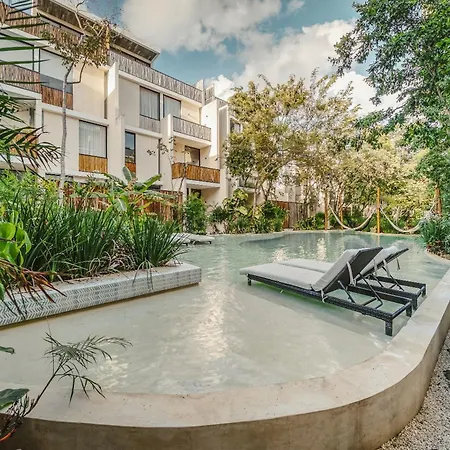 Amazing New Pent House With Private Pool!! Apartment